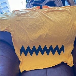 Gildan Yellow and Black Short Sleeve Tee with Zigzag Design